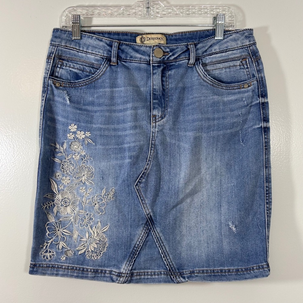 Democracy Floral Embroidered Denim Mini Skirt Medium Wash Distressed 8